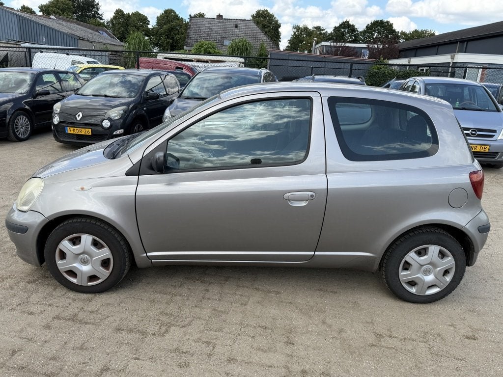 Toyota Yaris 1.3 VVT-i Idols 2004| GRIJS| AIRCO| TREKHAAK| 3, Auto's, Toyota, Stof, Gebruikt, 31 €/maand, 4 cilinders