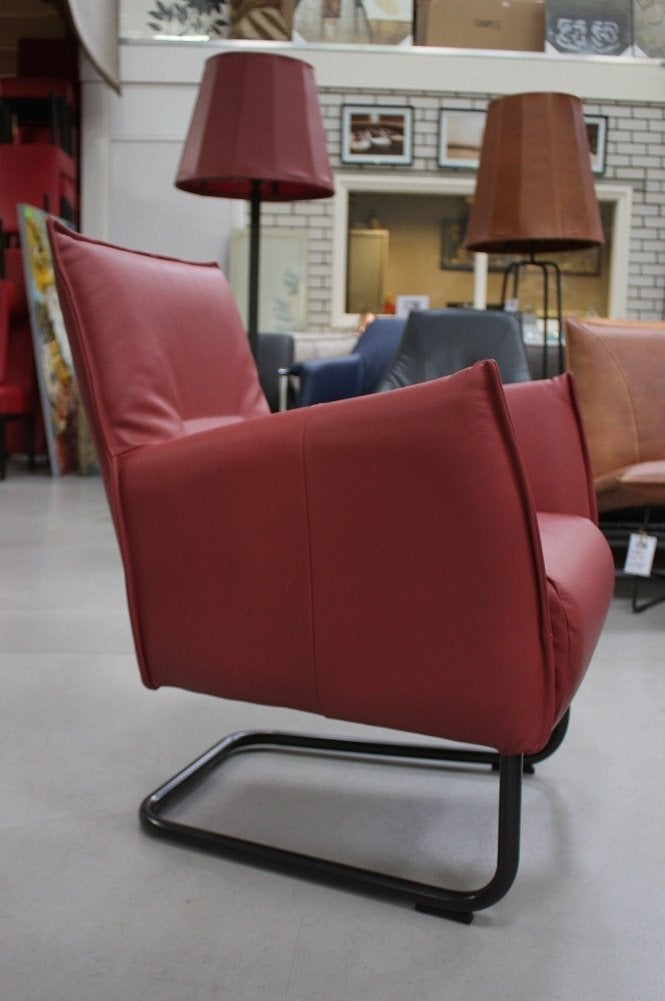 Luxe fauteuil ARON Jess Design leer sledestoel donkerrood, Huis en Inrichting, Ophalen, 75 tot 100 cm, Zo goed als nieuw, Leer