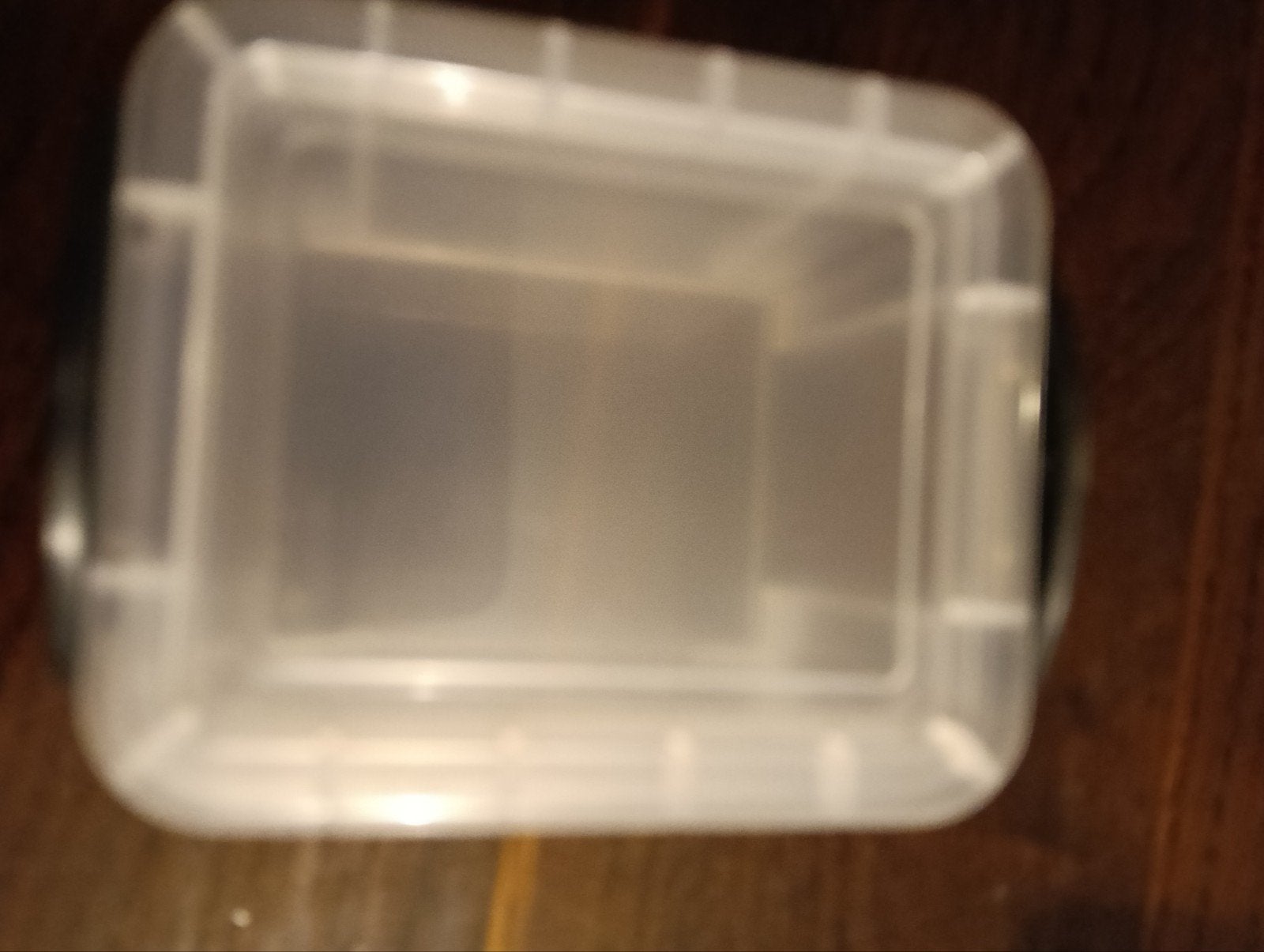 kleine plastic bakjes, Ophalen