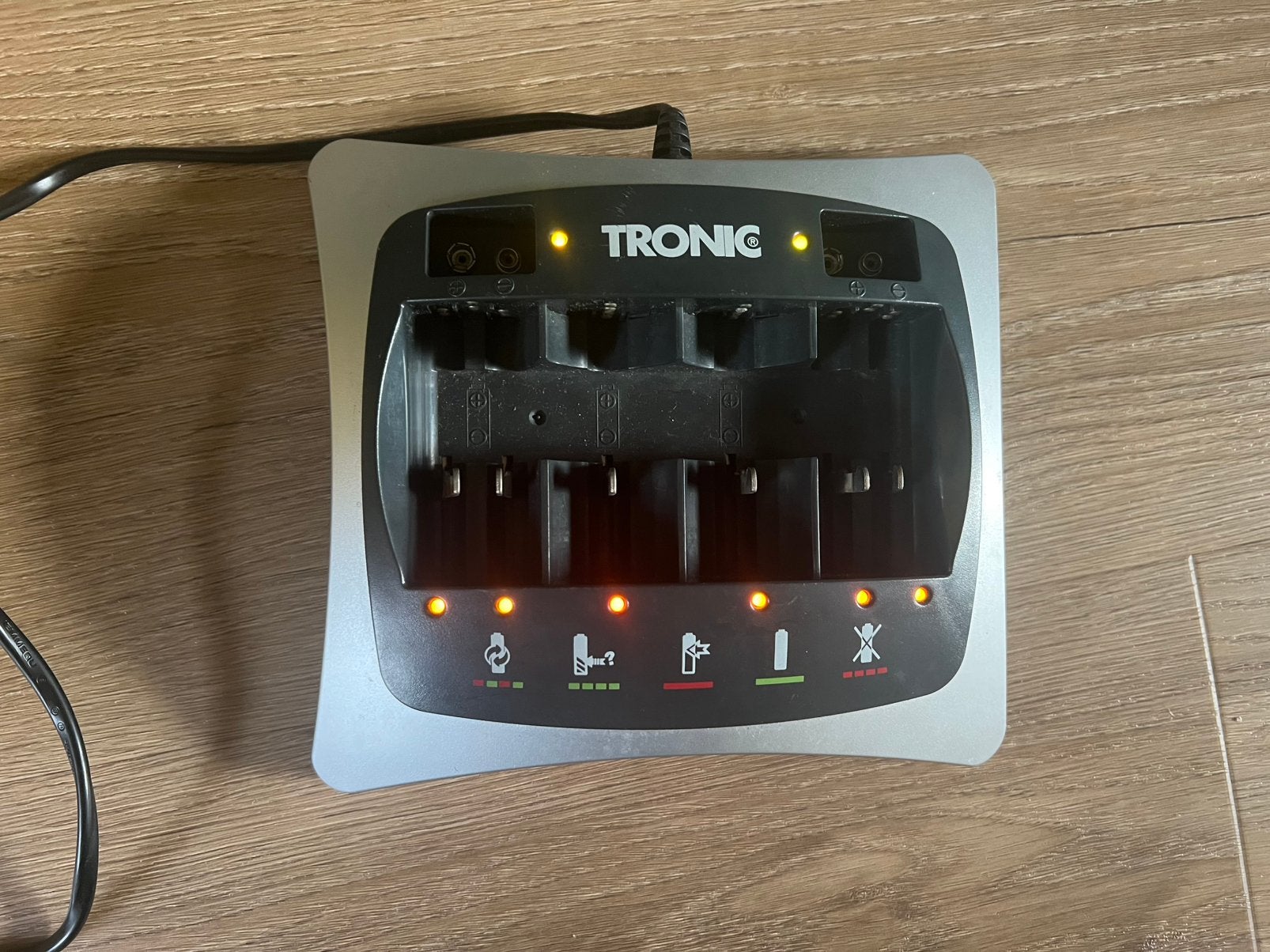 Batterijen oplader Batterijlader, Ophalen of Verzenden, Zo goed als nieuw