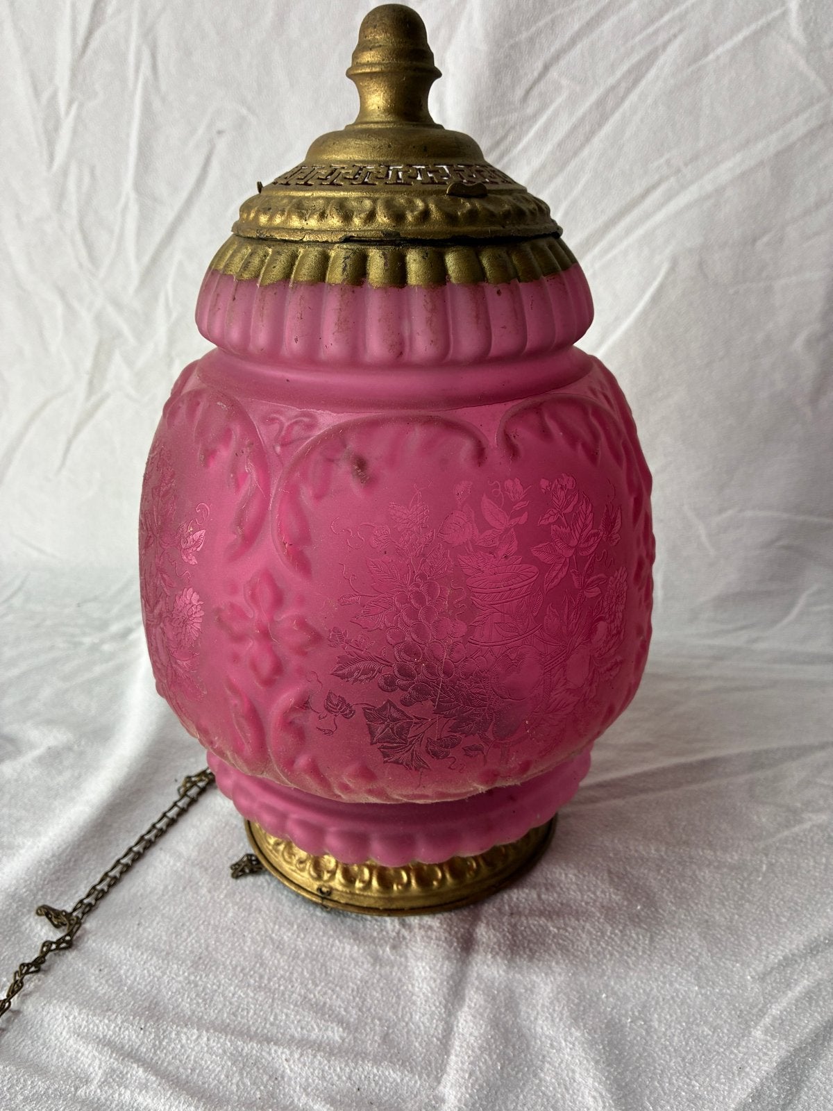 Antieke roze glazen hanglamp met messing details, Antiek en Kunst, Ophalen of Verzenden