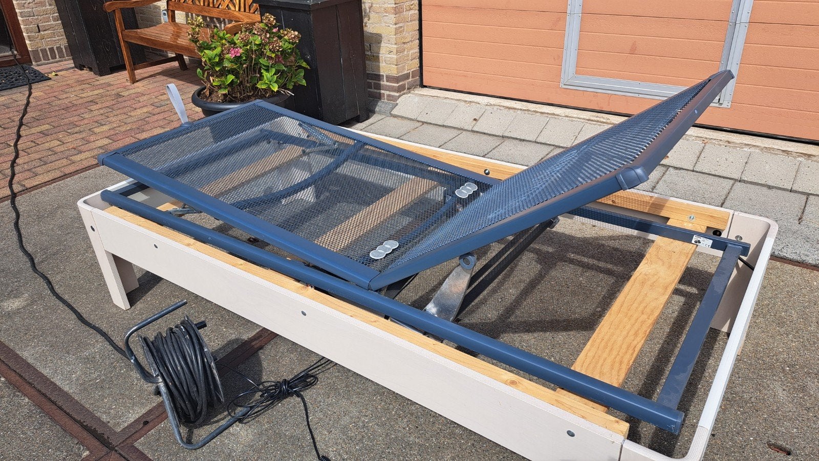Auping elektrisch verstelbaar bed, wit hout, 100x200cm, Ophalen, Eenpersoons, Wit, Zo goed als nieuw