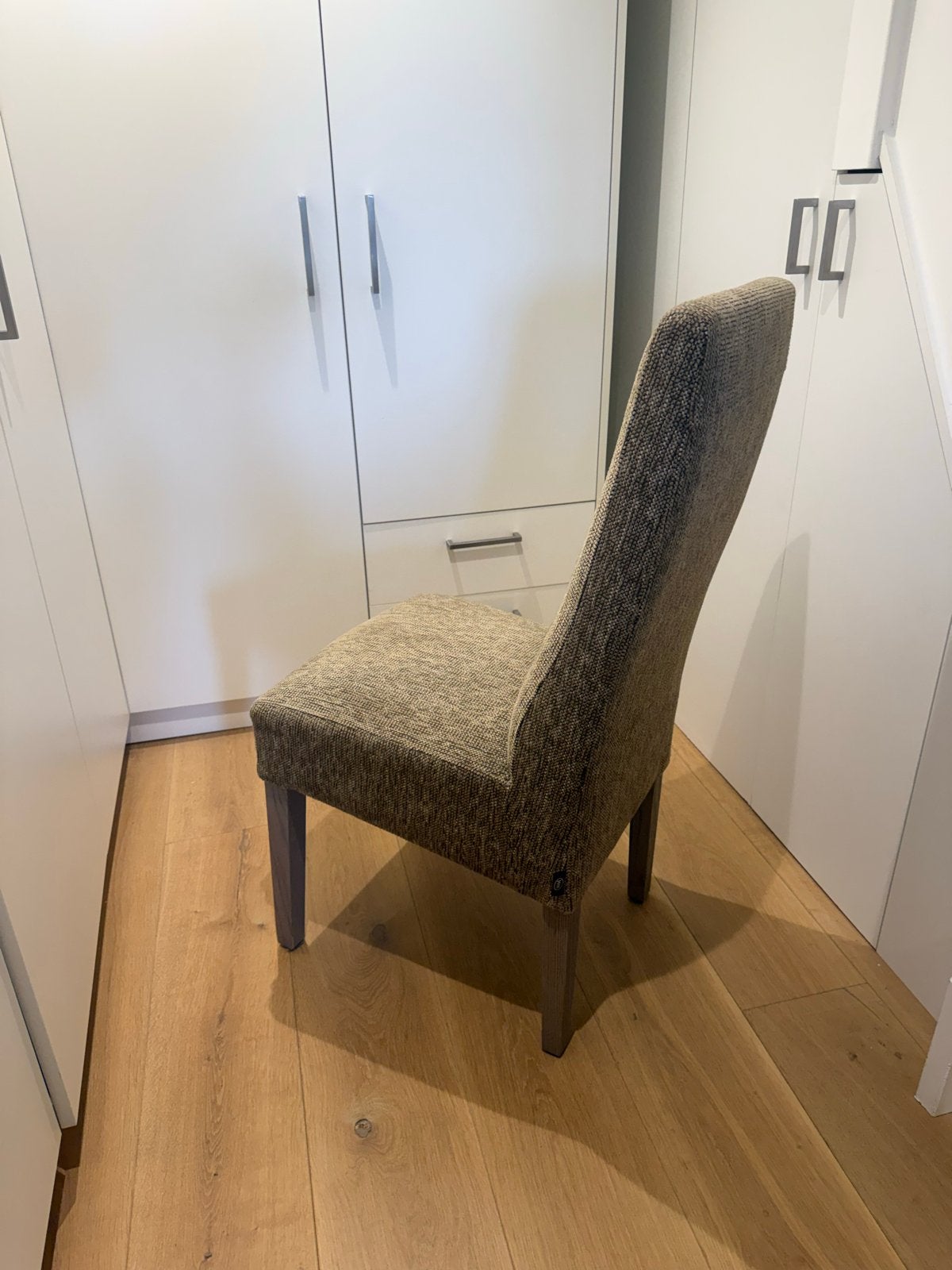 Comfortabele gestoffeerde eetkamerstoel, Huis en Inrichting, Stoelen, Gebruikt, Eén, Stof, Bruin, Ophalen