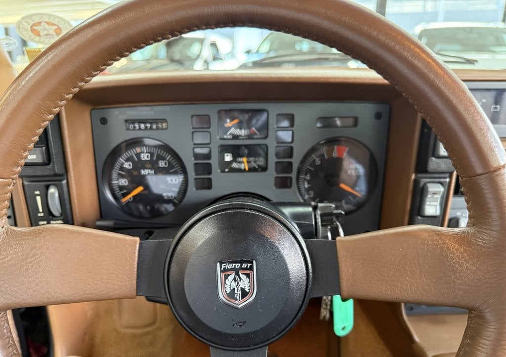 Foto 32 van Pontiac Fiero 2.8 GT Airco OOK S AVONDS GEOPEND OP AFSPRAAk