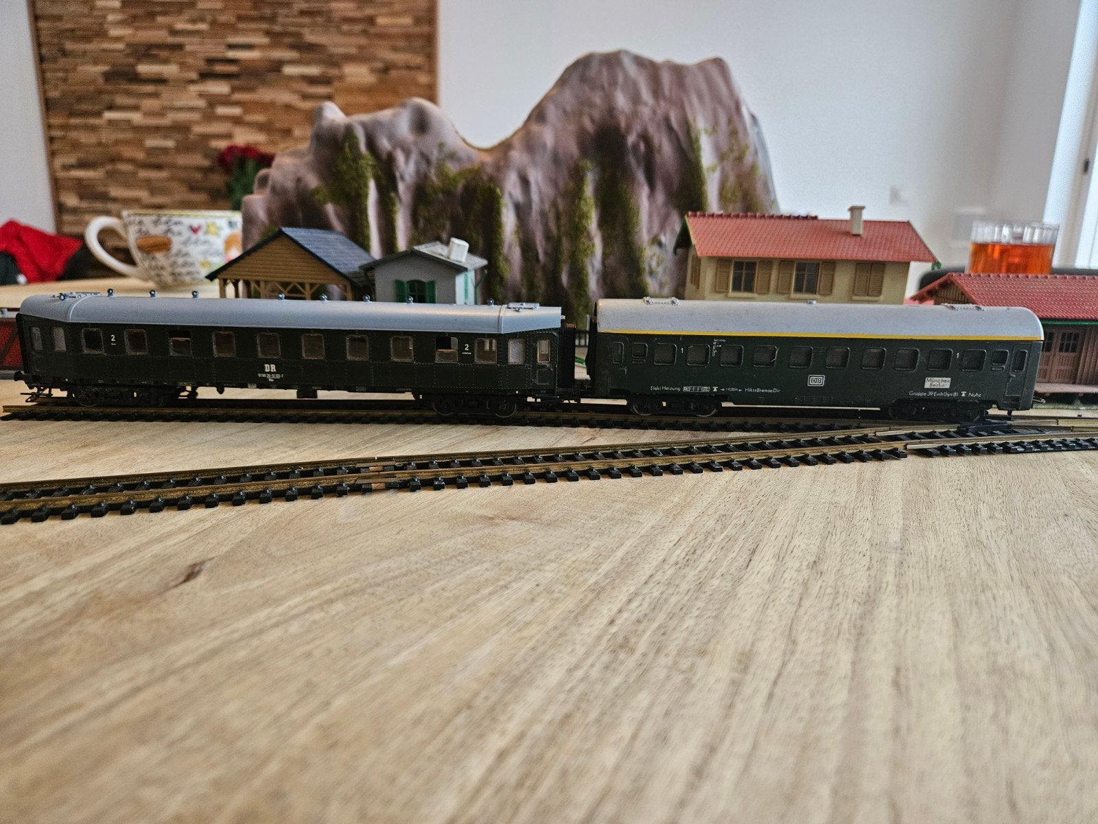 Set van 2 passagiersrijtuigen H0 - Roco (DR) & Lima (DB), Gebruikt, Gelijkstroom, Wagon, Ophalen of Verzenden