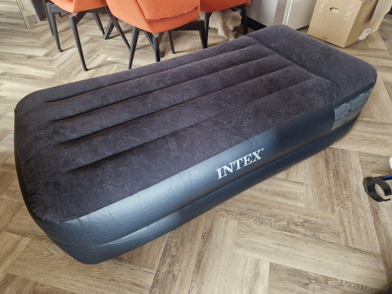 Intex luchtbed, Ophalen of Verzenden, Ingebouwde pomp, Zo goed als nieuw, 1-persoons