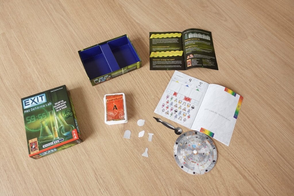 EXIT: Het Spel - Het Geheime Lab, Vijf spelers of meer, Ophalen, Gebruikt, 999 Games