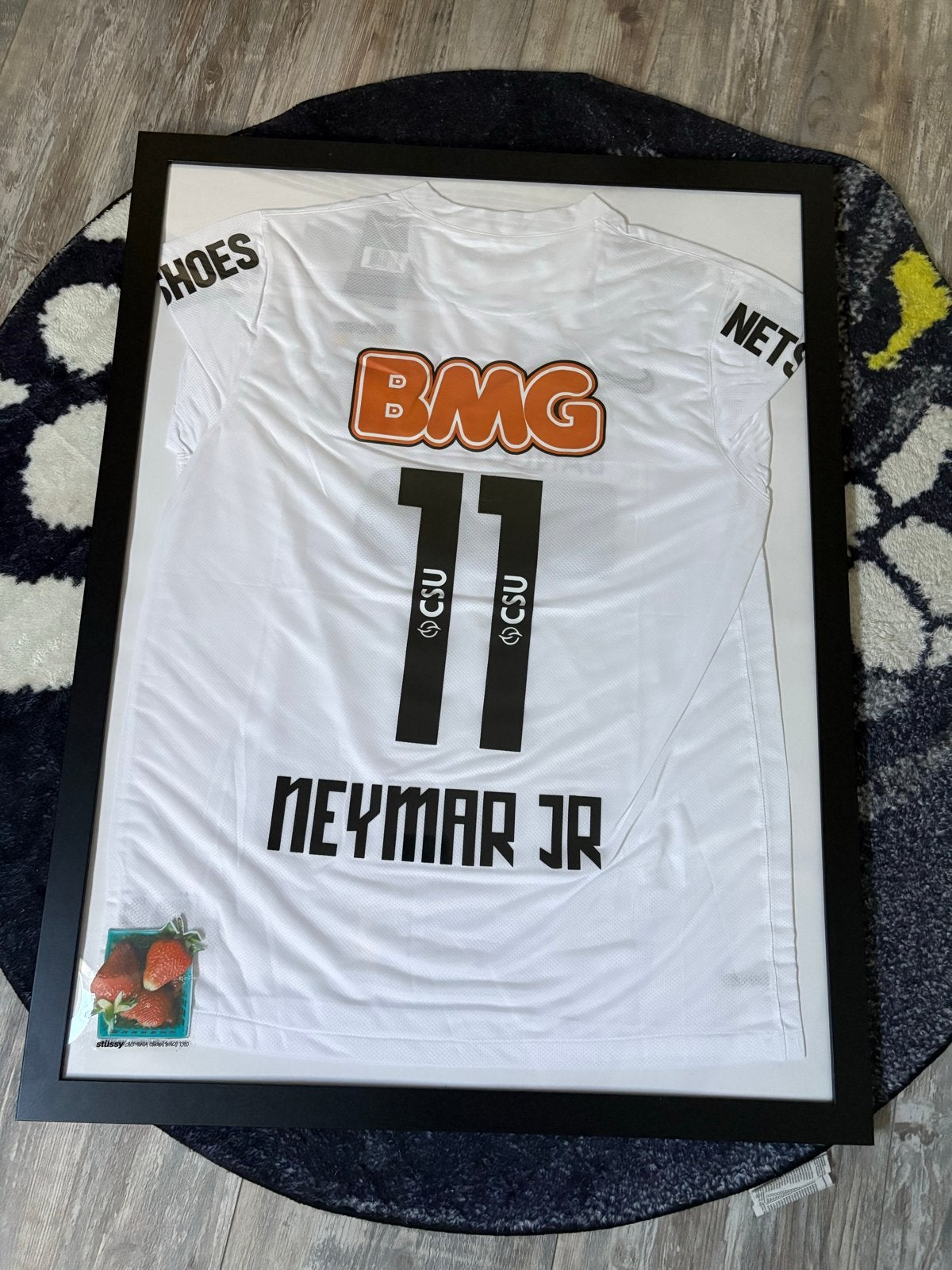 Ingelijst Neymar Jr. shirt - Afmetingen 60x80 cm, Gebruikt, Met ophangsysteem, Zwart, Hout