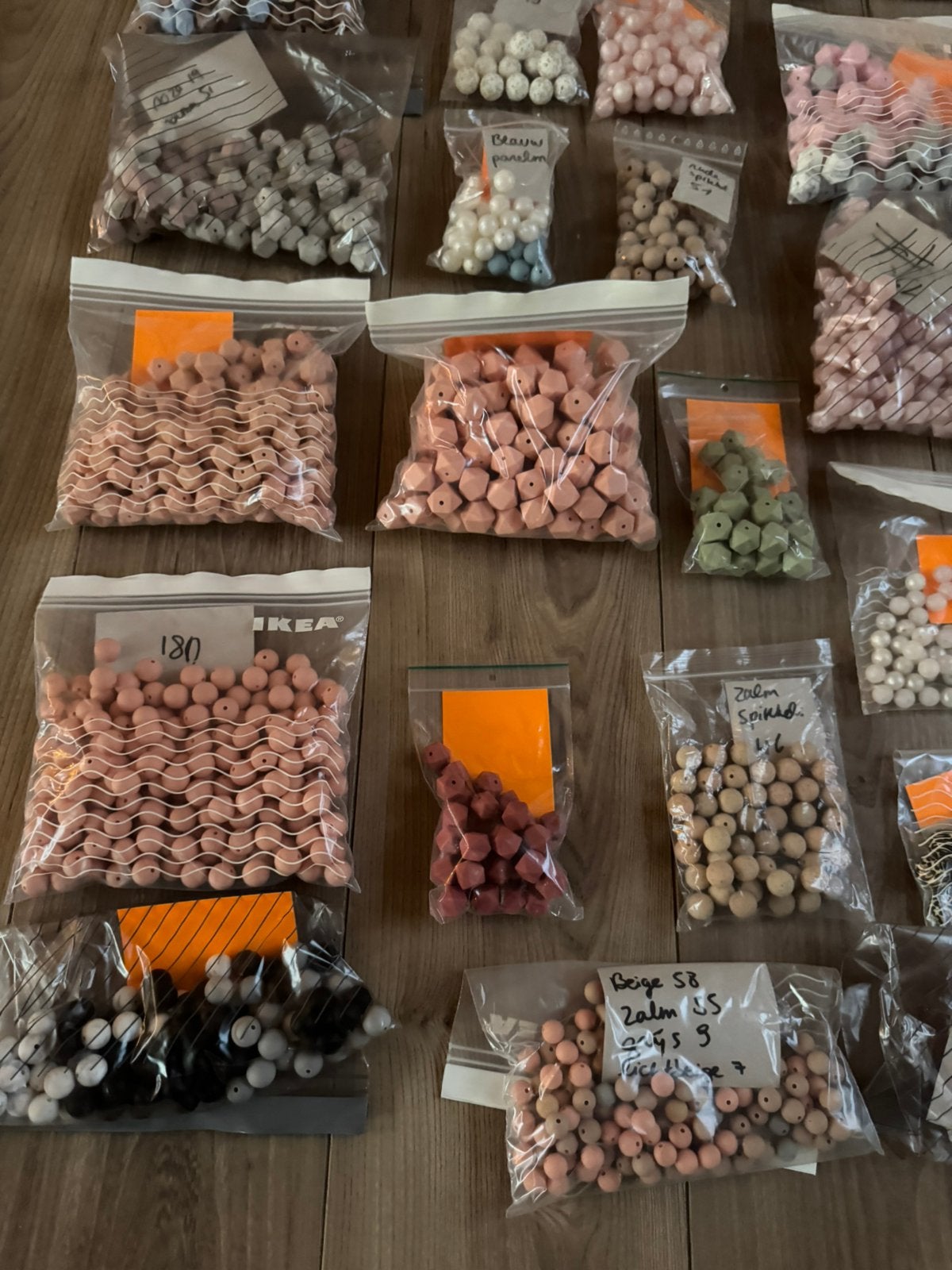 Foto 10 van Mega collectie van 6200+ siliconen kralen te koop