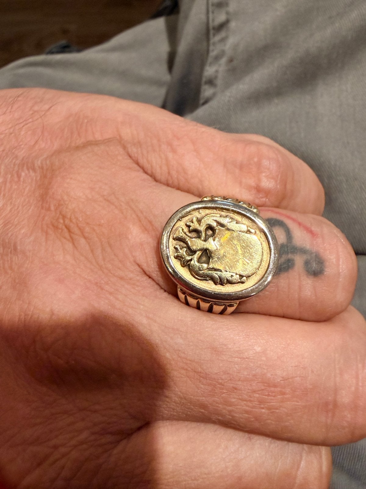 Gouden ring. Goudprijs 479€, Sieraden, Tassen en Uiterlijk, Gebruikt, 20 of groter, Heer, Ophalen of Verzenden