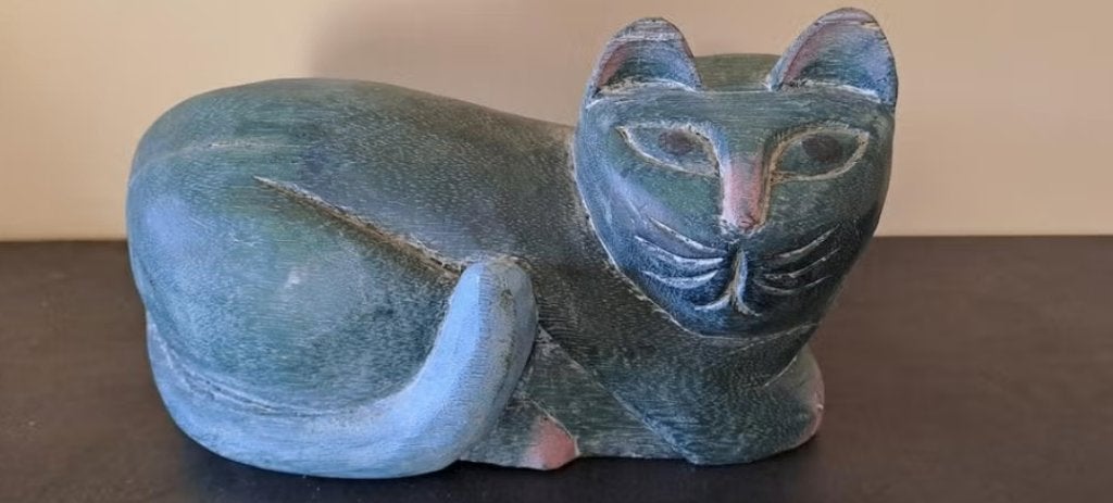 Groen vrij zwaar houten kat beeld., Houtsnijwerk, Ophalen of Verzenden, Zoogdier, 20 - 50 cm