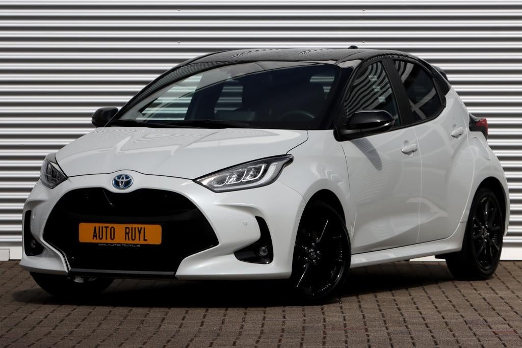 Toyota Yaris 1.5 Hybrid Executive Bi-Tone JBL / HUD, Auto's, Gebruikt, Zwart, Adaptive Cruise Control, Leder en Stof
