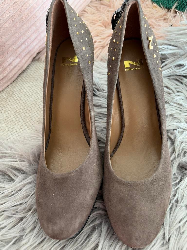 Nathan  suède pumps met studs en plateauzool mt 39, Ophalen of Verzenden, Zo goed als nieuw, Grijs, Pumps