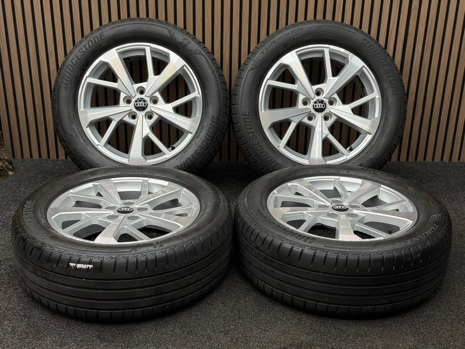 Originele 18 inch Audi Q3 83A 5x112 ET43 Bridgestone XL, Auto-onderdelen, Ophalen, 18 inch, ., Banden en Velgen
