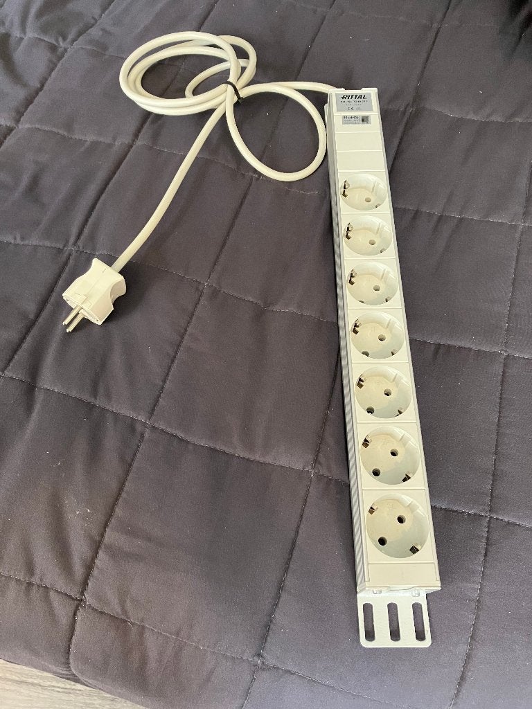 Rittal 19 inch PDU / Stekkerdoos 7-voudig (DK 7240.210), Ophalen of Verzenden, Gebruikt, Overige merken, Stekkerdoos