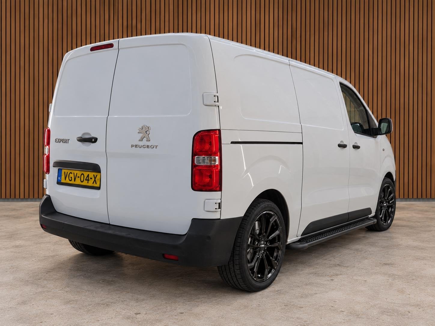 Peugeot Expert 2.0 BlueHDI 180 | CarPlay | Camera | Navigati, Gebruikt, 4 cilinders, Verwarmde buitenspiegels, Leder en Stof