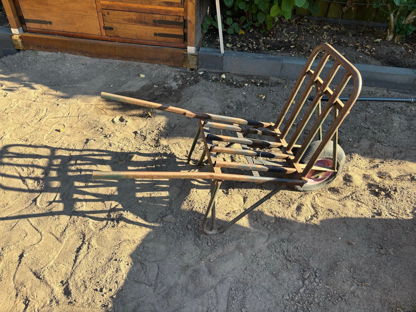 Stevige kruiwagen/steenwagen voor tuin en bouw, Ophalen, Gebruikt, Handmatig, Tweewielig
