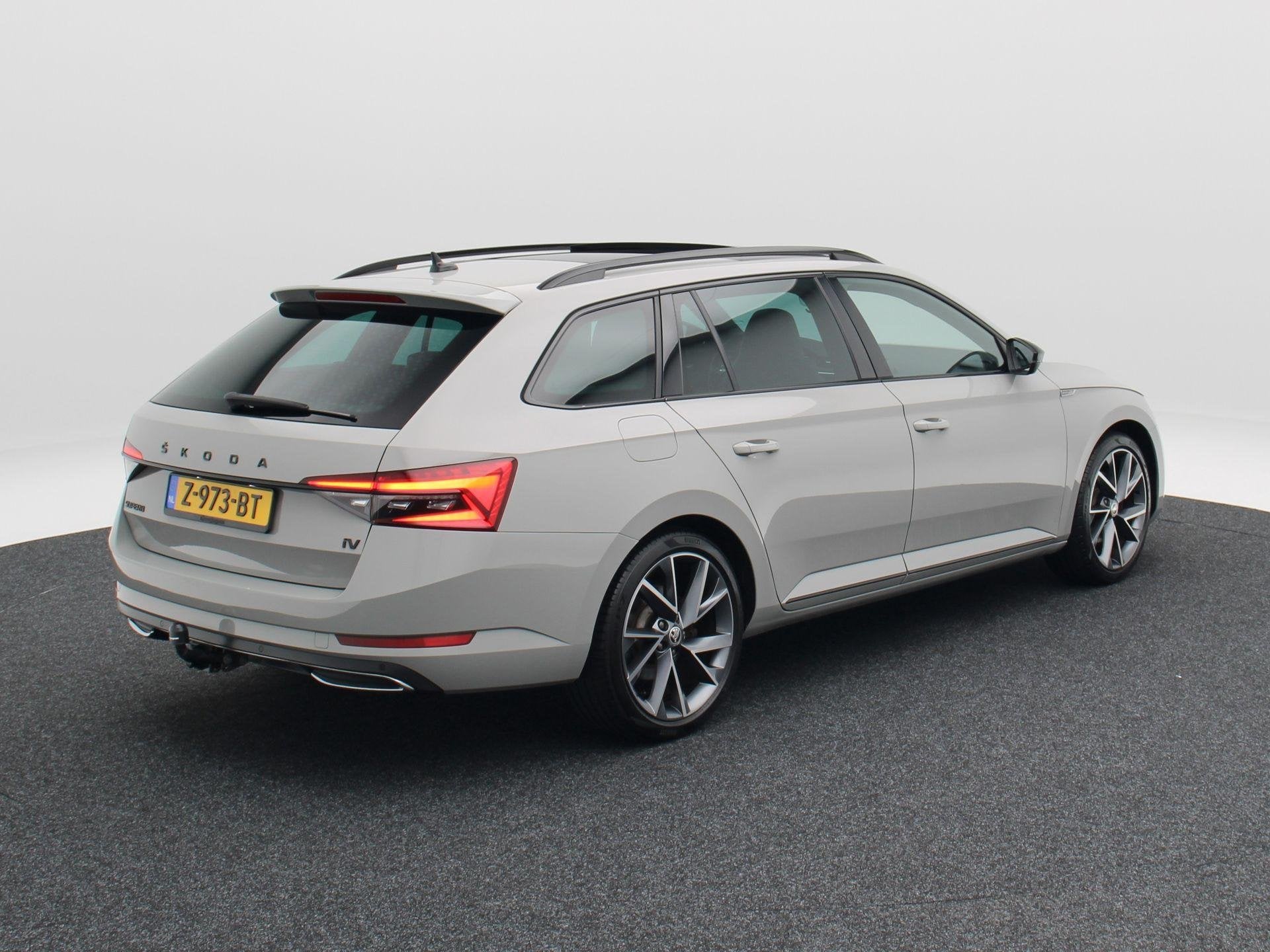 Skoda Superb Combi 1.4 TSi iV 218 Pk Sportline Business Auto, Auto's, Skoda, Dealer onderhouden, Gebruikt, 4 cilinders, Alcantara