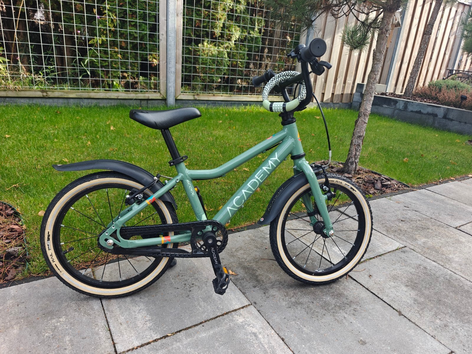 Academy Grade 3 Lichtgewicht Kinderfiets 16 inch, Fietsen en Brommers, Ophalen of Verzenden, Zo goed als nieuw, 16 tot 20 inch