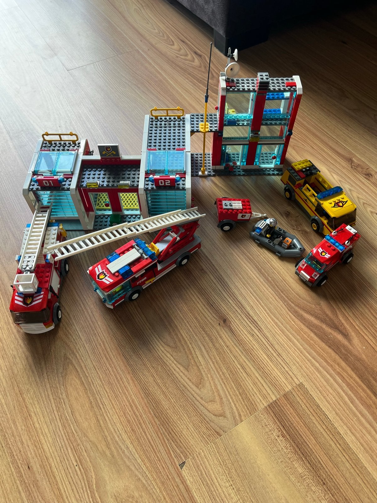 Lego City Brandweerkazerne en voertuigen (Set 7239), Kinderen en Baby's, Speelgoed | Duplo en Lego, Lego, Ophalen of Verzenden
