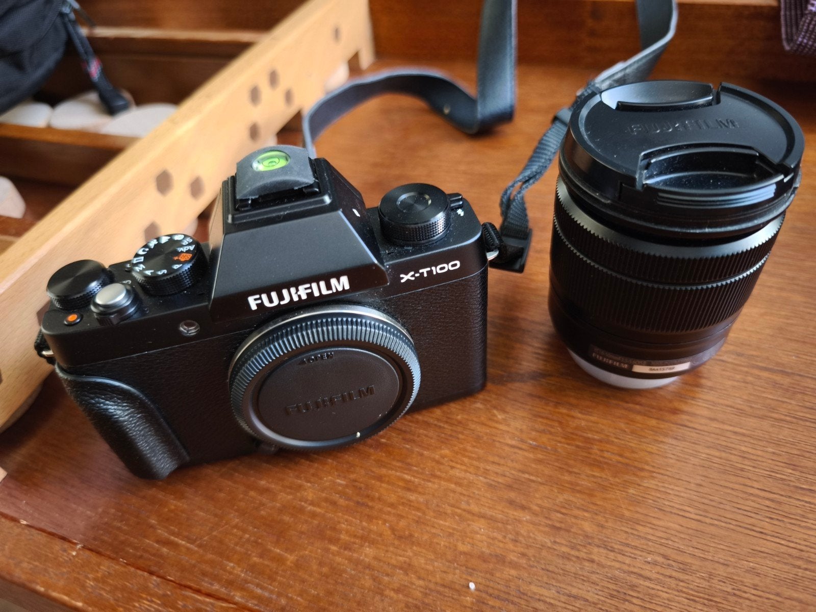 Fujifilm X-T100 systeemcamera met XC16-50mm lens en doos, Audio, Tv en Foto, Fotocamera's Digitaal, Gebruikt, Lensdop, Ophalen of Verzenden