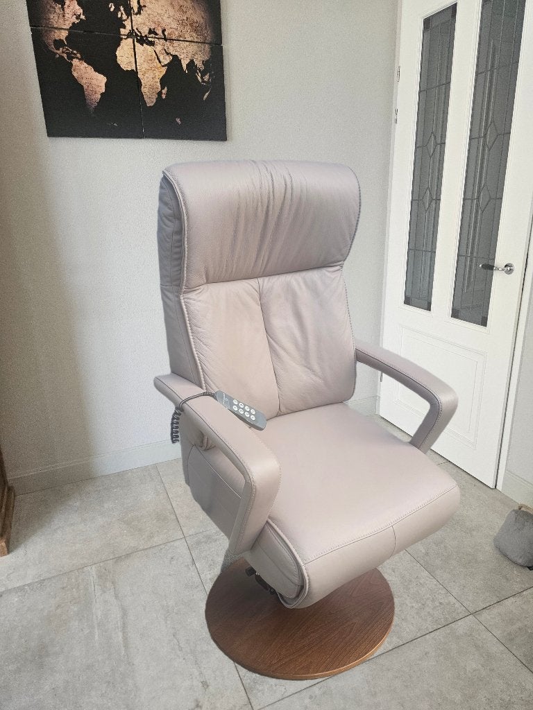 Prominent leren beige kleur sta op relax stoel maat Small, Ophalen, Minder dan 75 cm, Leer, Zo goed als nieuw