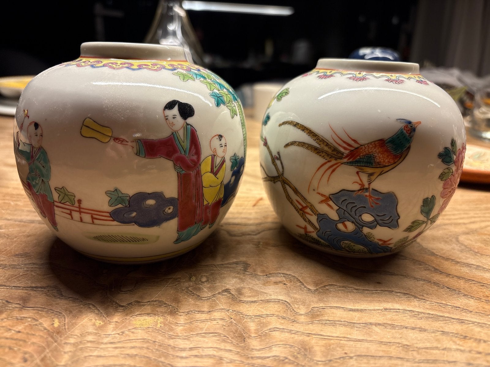 2 Chinese vazen zonder deksel, 13 cm hoog, Ophalen