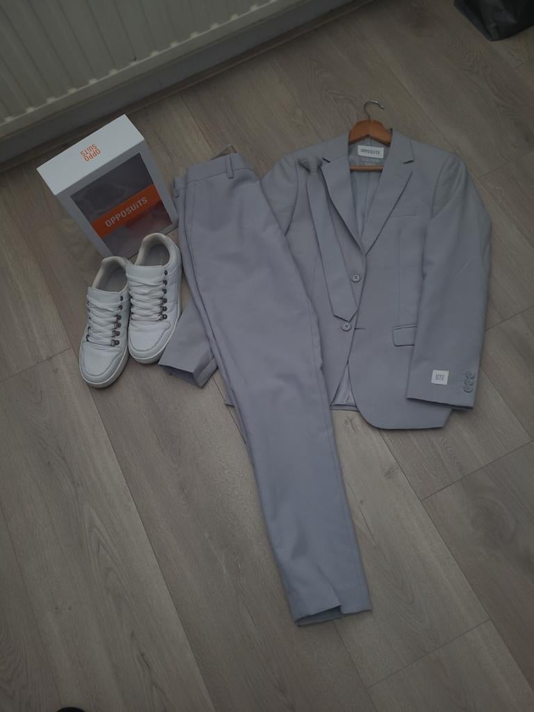 Opposuits pak licht grijs evt compleet met witte sneakers, Kinderen en Baby's, Kinderkleding | Maat 170, Ophalen of Verzenden
