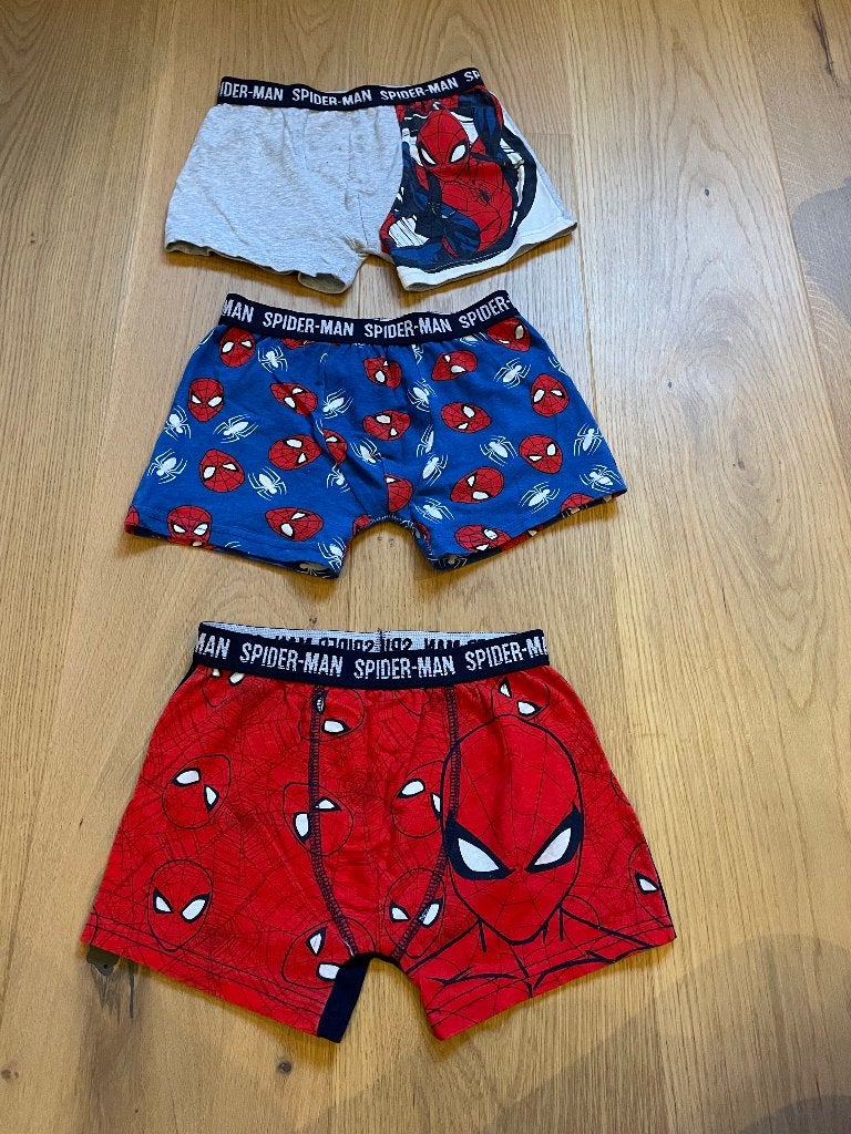 3 boxershort maat 122 / 128 Spider-Man, Ophalen, Nacht- of Onderkleding, Zo goed als nieuw, Spiderman