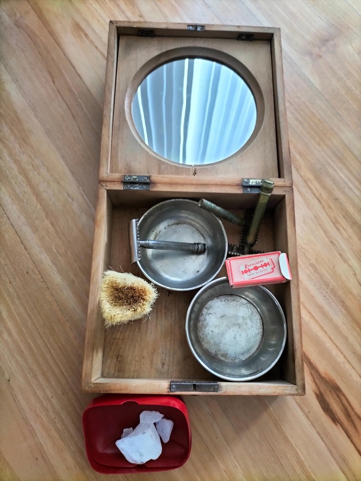 Vintage scheerset in houten kist met spiegel, Ophalen