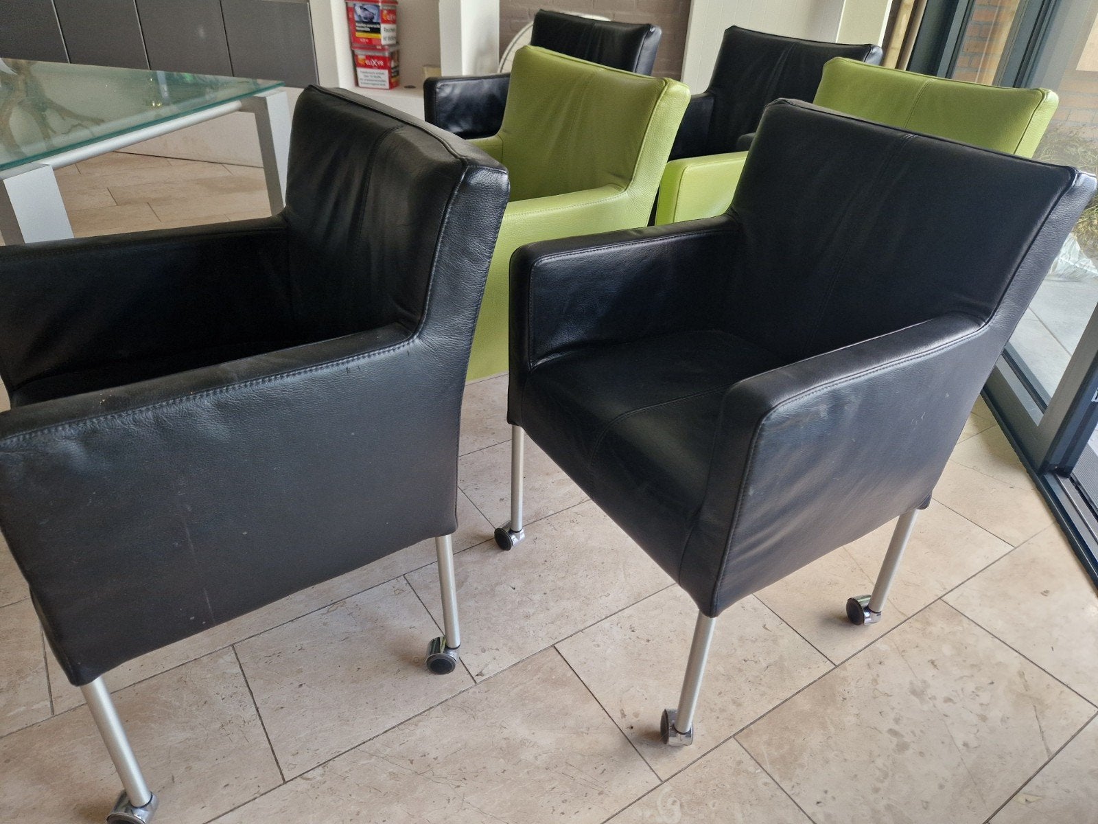 6 leren eetkamerstoelen op wielen, Huis en Inrichting, Ophalen, Gebruikt, Zwart, Leer