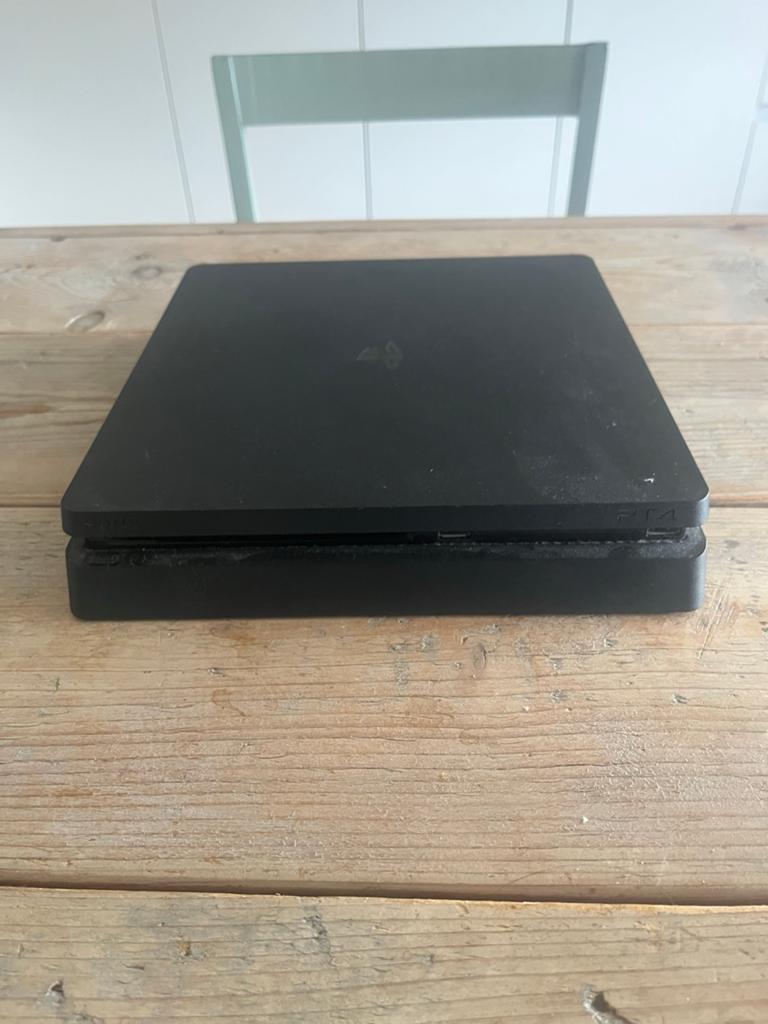 Sony PlayStation 4 Slim Console, Gebruikt, Met 2 controllers, Ophalen of Verzenden, 1 TB