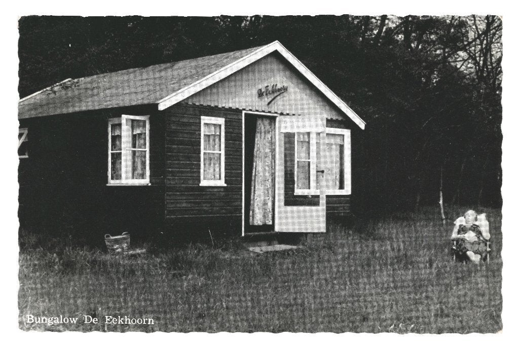 941151	Voorthuizen jr 60 70 	Bungalow Dennenoord De Eekhoorn, Ophalen of Verzenden, 1960 tot 1980, Gelopen, Gelderland
