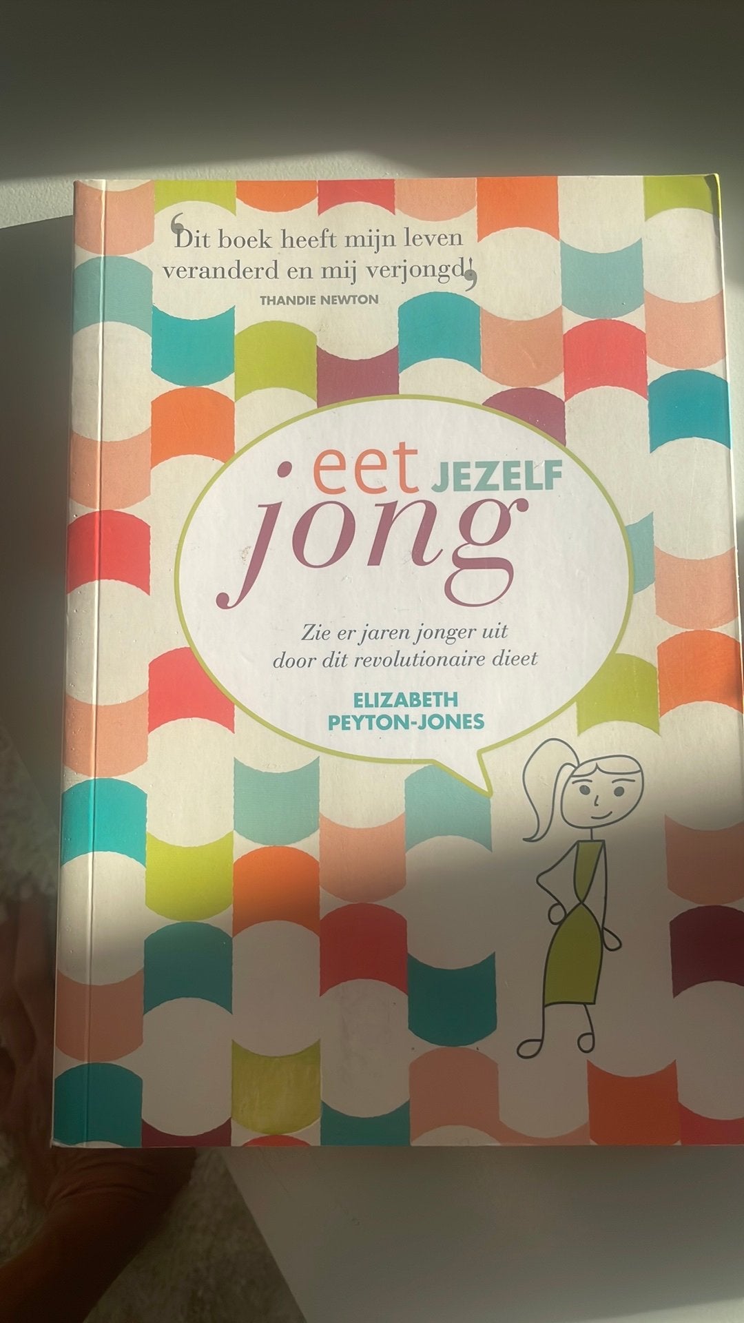 Elizabeth Peyton-Jones - Eet jezelf jong, Boeken, Ophalen of Verzenden, Zo goed als nieuw, Elizabeth Peyton-Jones