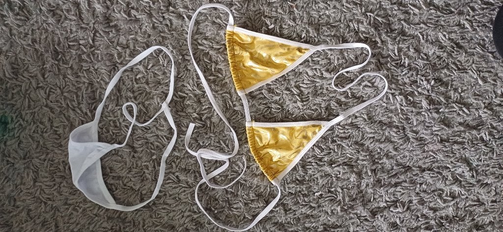 sexy mini bikini goud en wit, nieuw nooit gedragen, Kleding | Dames, Verzenden, Nieuw, Wit, Bikini