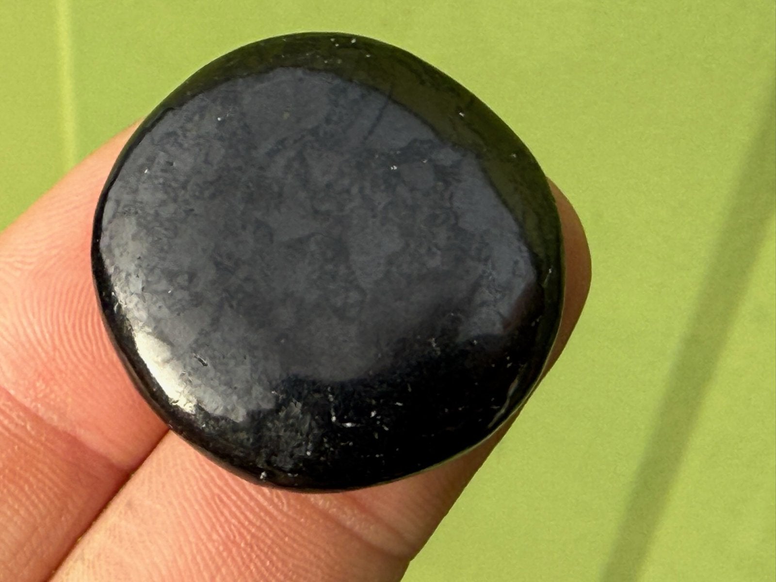 Shungite shungiet palmsteen handsteen, Verzamelen, Mineralen en Fossielen, Ophalen of Verzenden, Mineraal