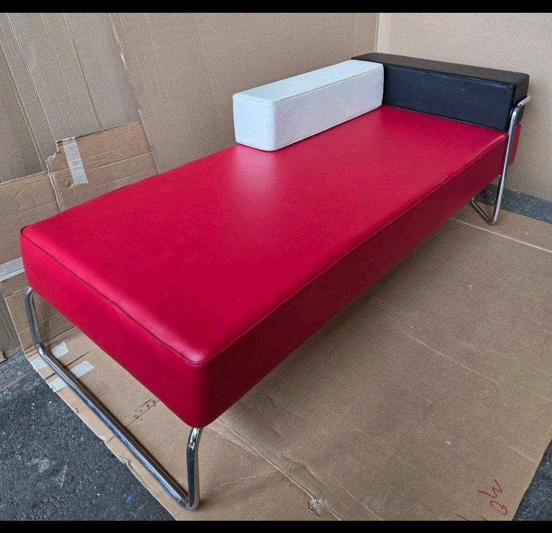 Design Daybed Rood met Chromen Frame, Huis en Inrichting, Gebruikt, Eenpersoons, Ophalen of Verzenden, 80 cm