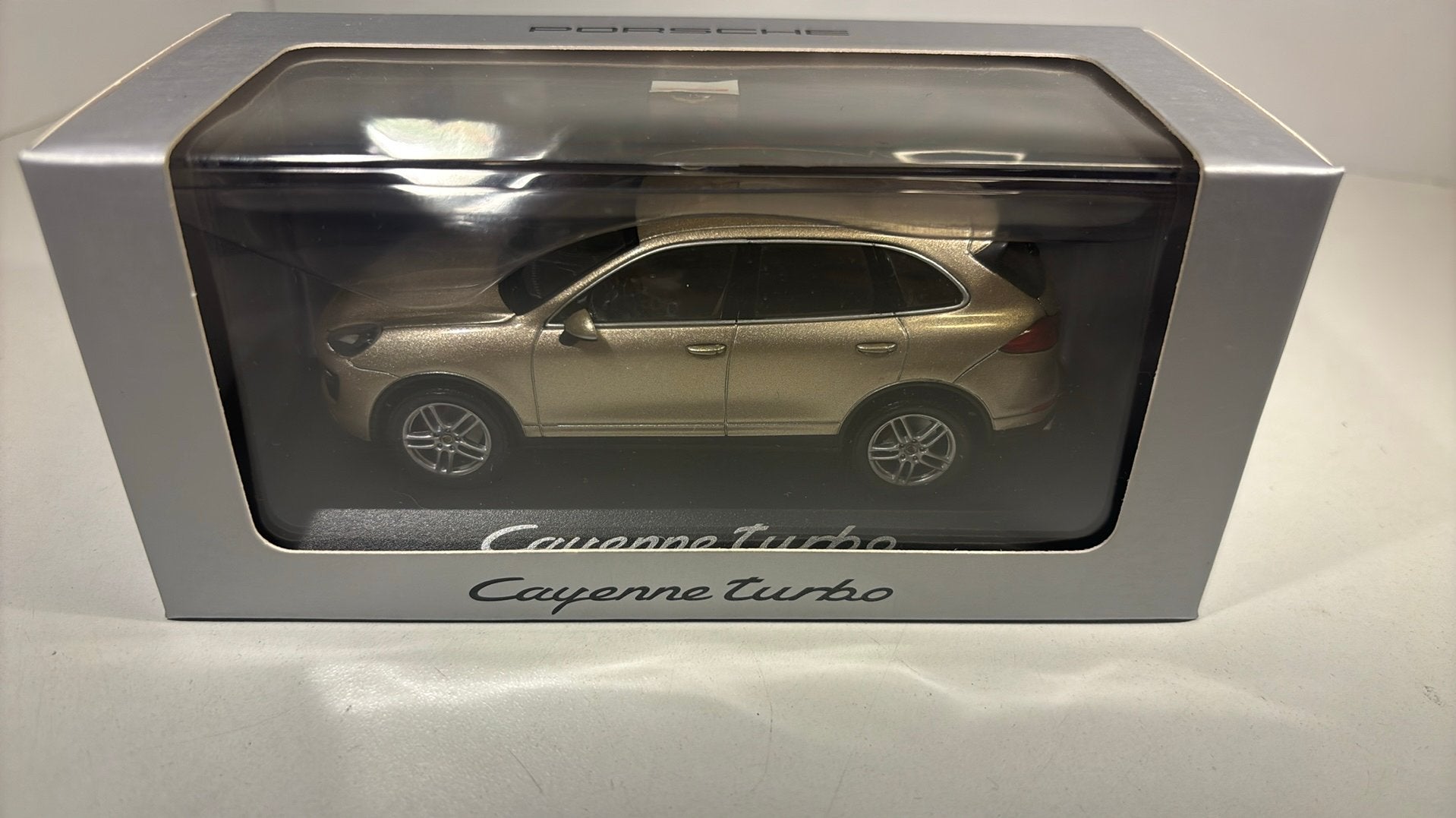 Porsche cayenne turbo minichamps 1.43, Hobby en Vrije tijd, Modelauto's | 1:43, Auto, Ophalen of Verzenden, MiniChamps, A