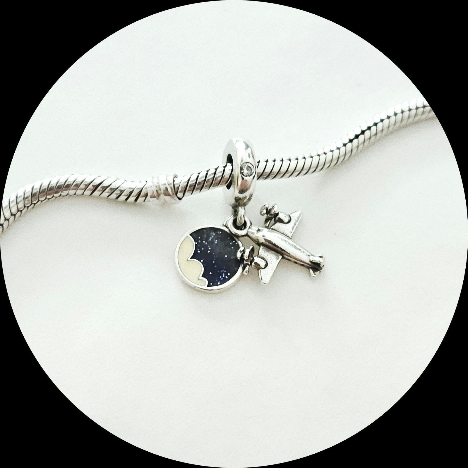Pandora Propeller Vliegtuig 798027CZ / retired zirkonia, Sieraden, Tassen en Uiterlijk, Bedels, Gebruikt, Pandora, Ophalen of Verzenden