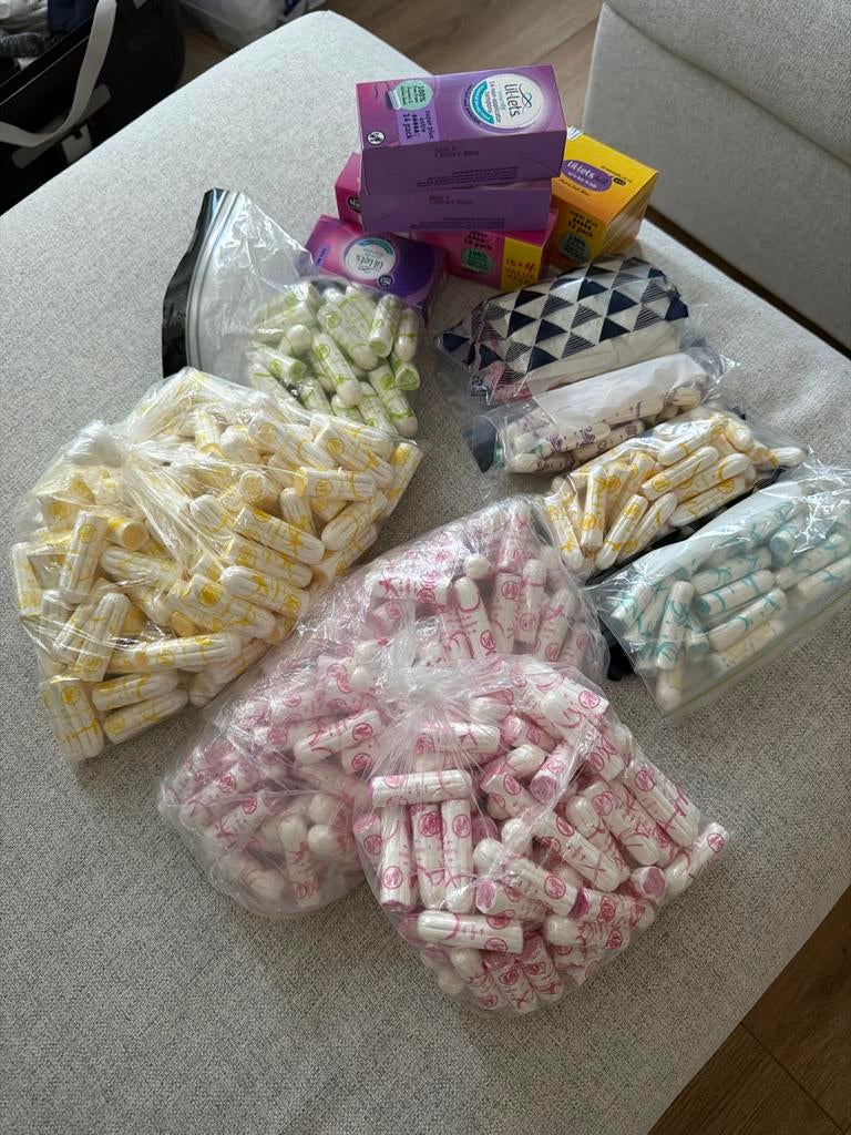 FREE – Tampons (Bulk, Various Sizes), Kleding | Dames, Badmode en Zwemkleding, Ophalen of Verzenden