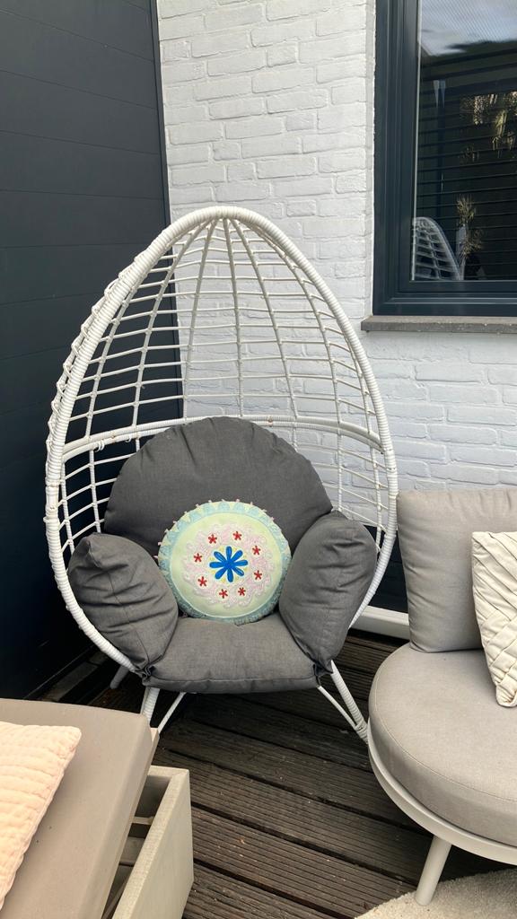 Eggchair, Huis en Inrichting, Stoelen, Ophalen, Wit, Eén