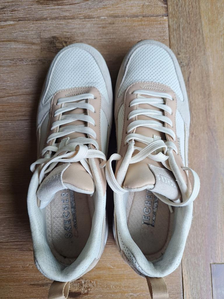 Skechers maat 40 dames uno two much fun beige wit, Skechers, Beige, Ophalen of Verzenden, Sneakers of Gympen