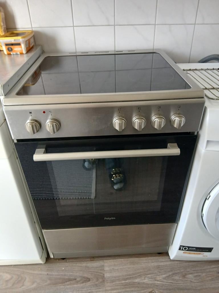 Fornuis met inductie kookplaat en elektrische oven, Ophalen