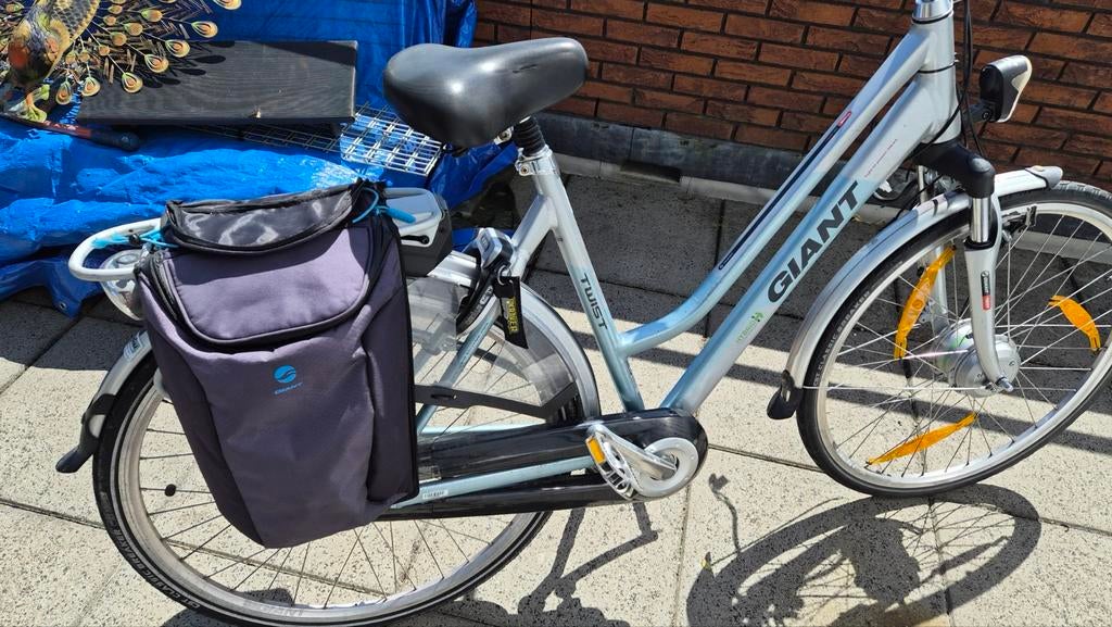 Giant twist Damesfiets met fietstas, Ophalen, Gebruikt, Giant