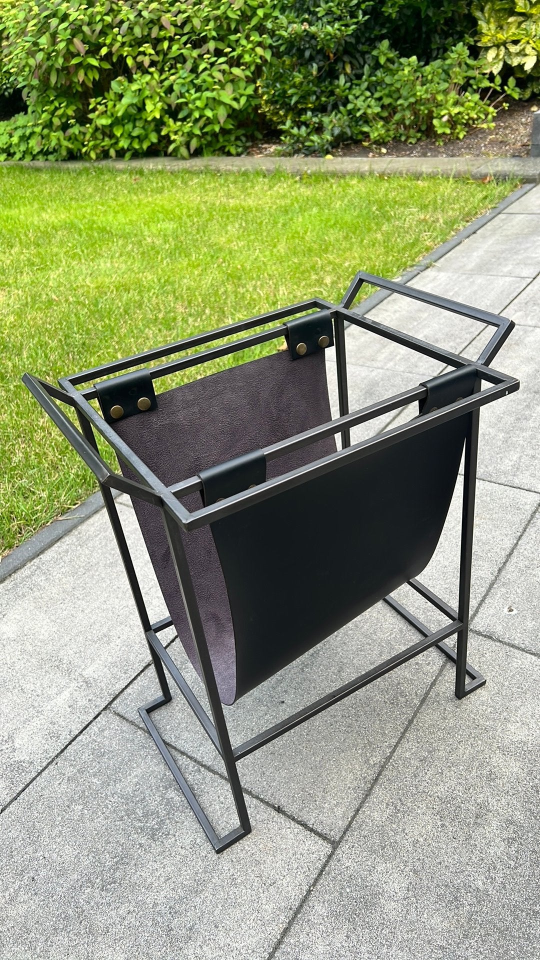 Bijzettafel / Tijdschriftenbak, Huis en Inrichting, Woonaccessoires | Krantenbakken en Lectuurbakken, Ophalen, Zo goed als nieuw
