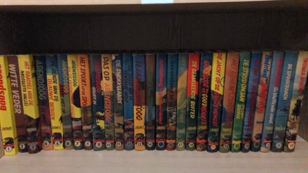 Arendsoog boeken serie 27 boeken, Ophalen, Zo goed als nieuw