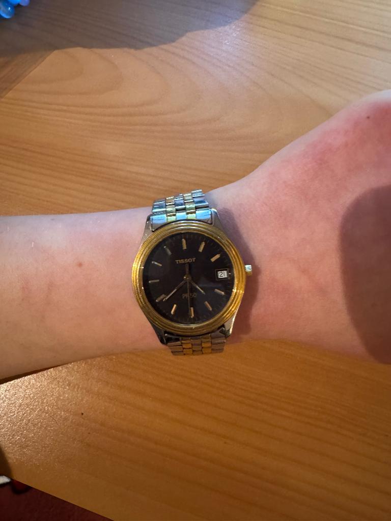 Horloge Tissot quartz dress watch goudkleurig, Sieraden, Tassen en Uiterlijk, Horloges | Heren, Overige merken, Staal, Gebruikt