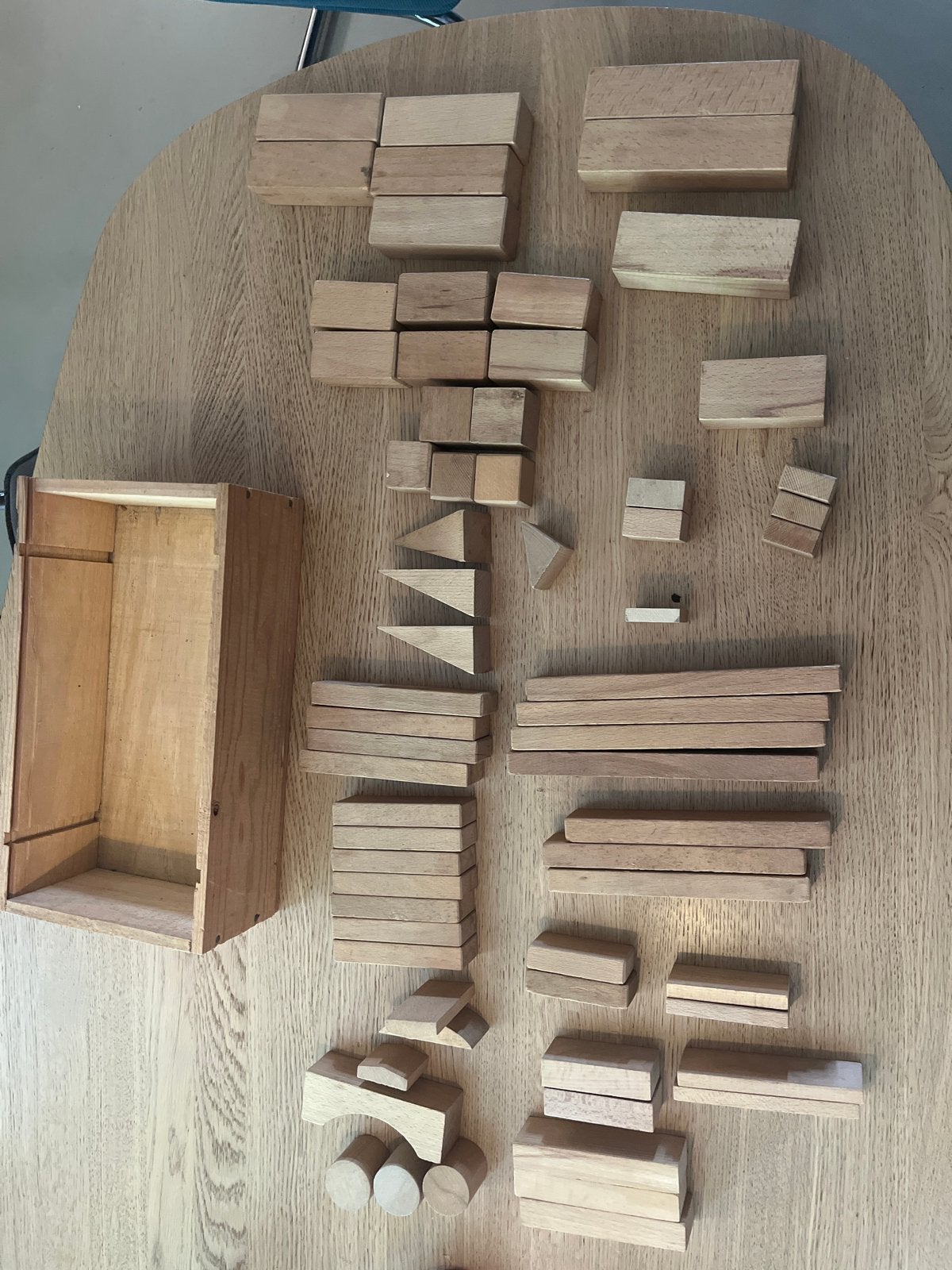Houten bouwblokken in kist - Diverse vormen en maten, Kinderen en Baby's, Speelgoed | Houten speelgoed, Ophalen, Gebruikt, Overige typen