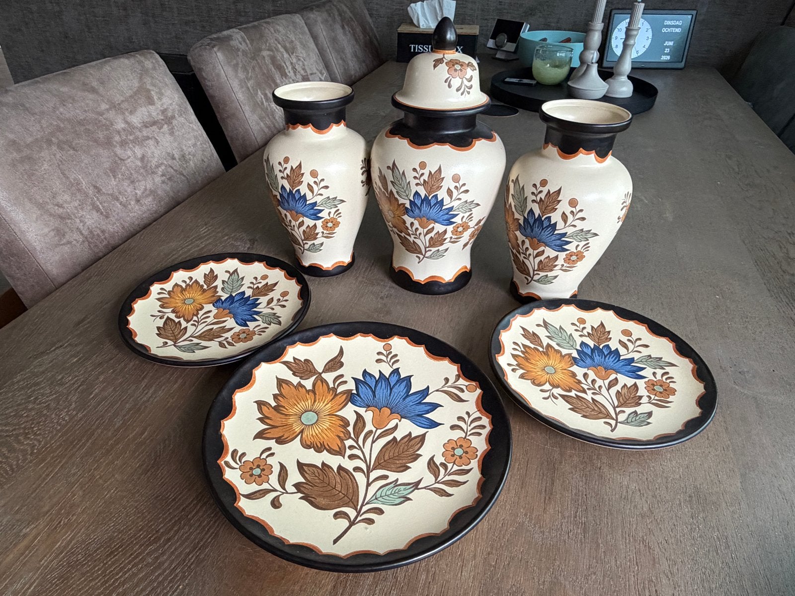 Flora Gouda Plateel Vazen en Borden - Jaren '70 Herfstkleure, Antiek en Kunst, Antiek | Vazen, Ophalen