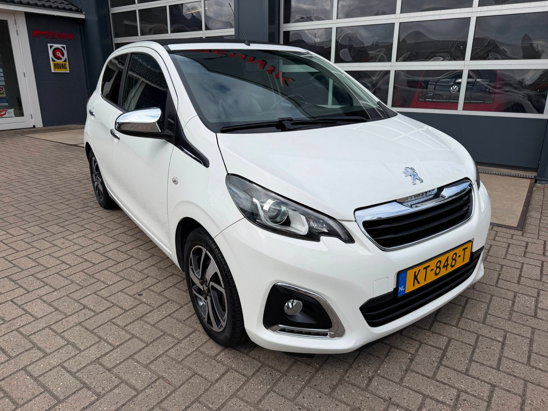 Peugeot 108 1.0 e-VTi Allure TOP! / DAB / CARPLAY / NL Auto, Auto's, Stof, Gebruikt, Euro 6, 4 stoelen